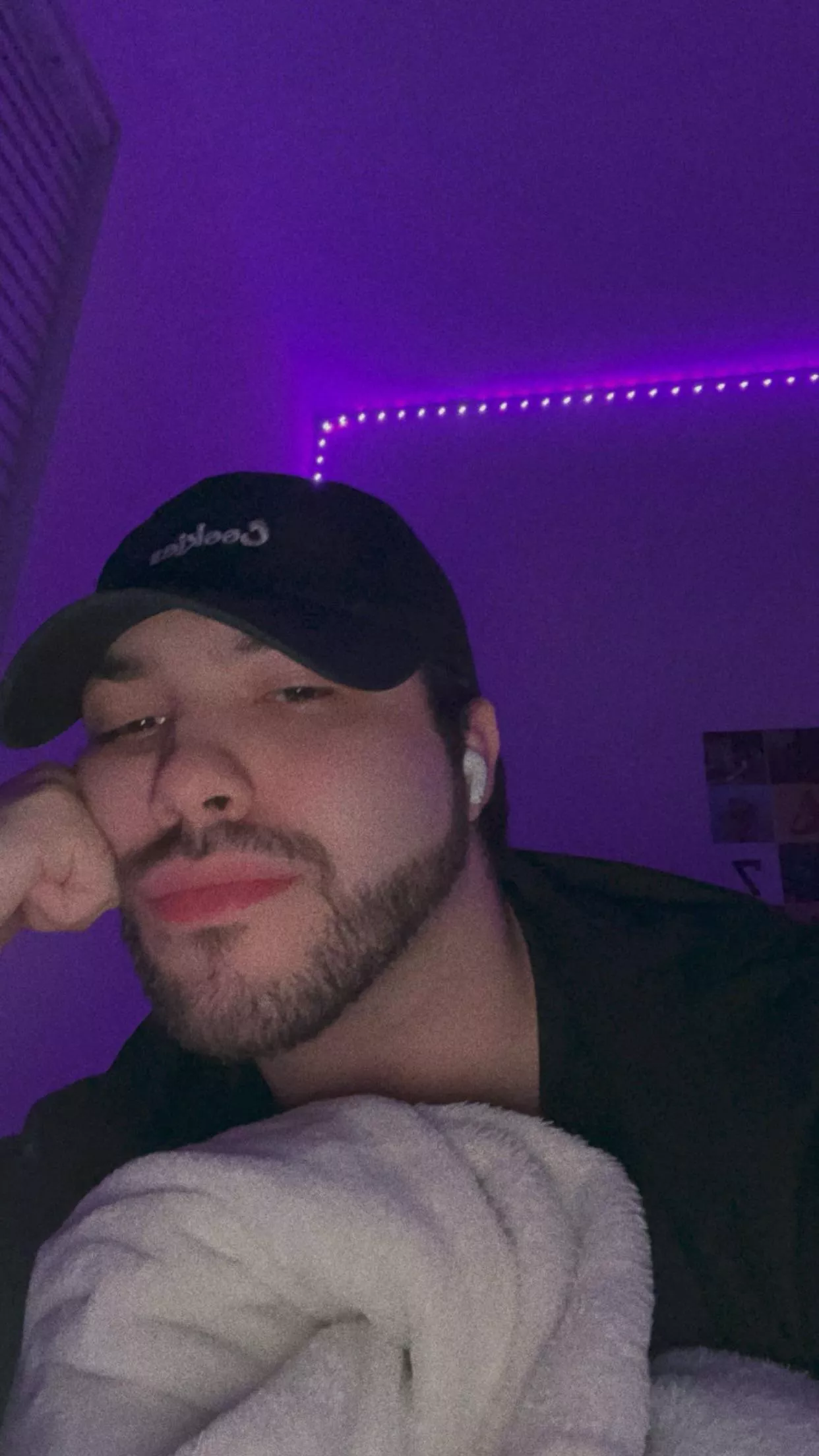 How’s everyone doing :) posted by joeycx_