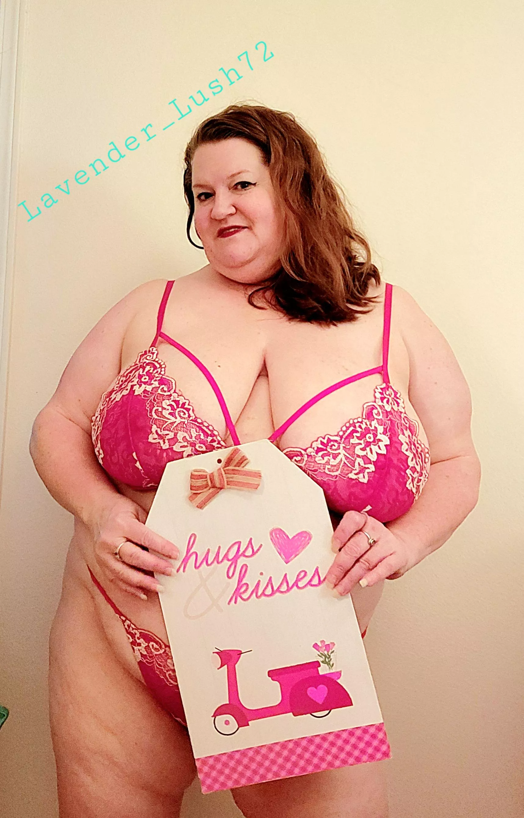 Hugs and kisses Valentine 💝 [F51] posted by Lavender_Lush72