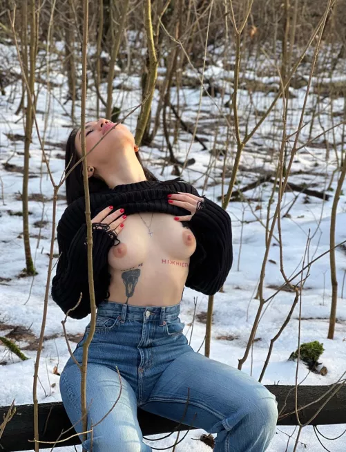 I decided to please you with a selfie from my walk by regallybarbeque