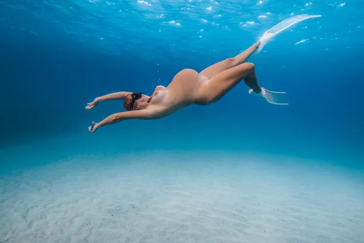 I need someone to go down on me underwater by beach_baby_69