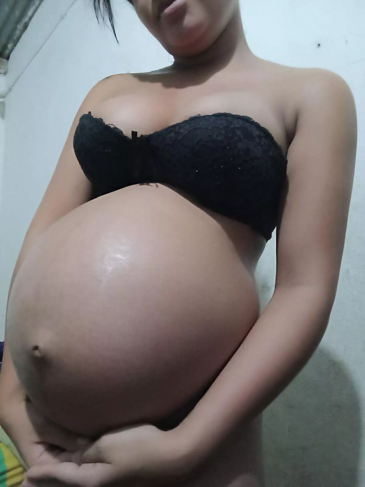 I'm still waiting for my Valentine's gift. I will also give you your gift 🎁 😉 posted by Isadoracarvajal