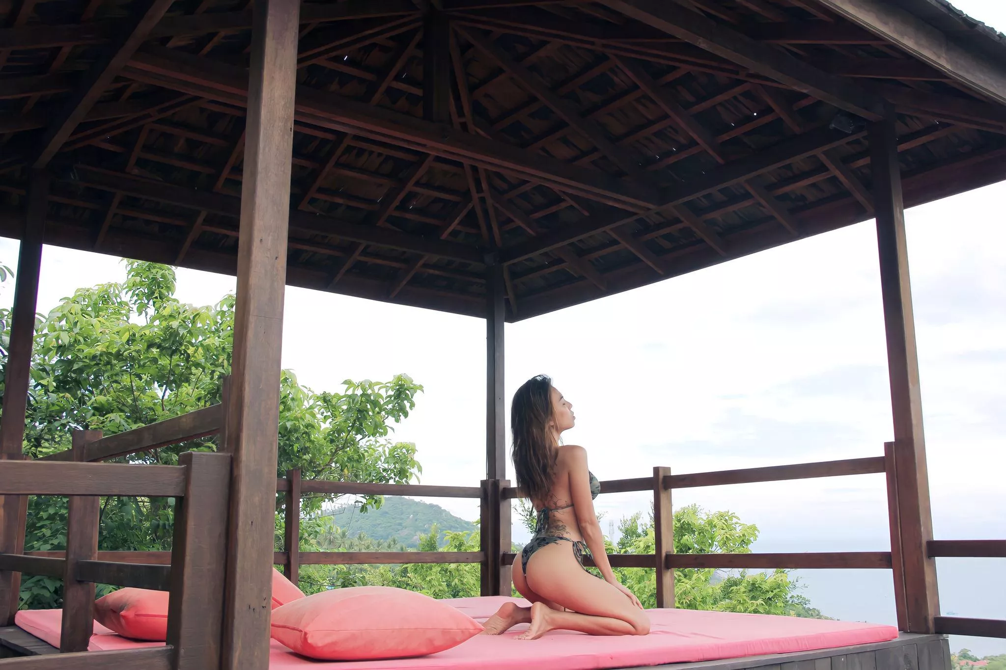 Is your neighbor this hot? posted by essanirvana