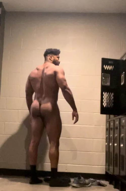 Locker room shot of my back side 😜 by TinyParticular9166