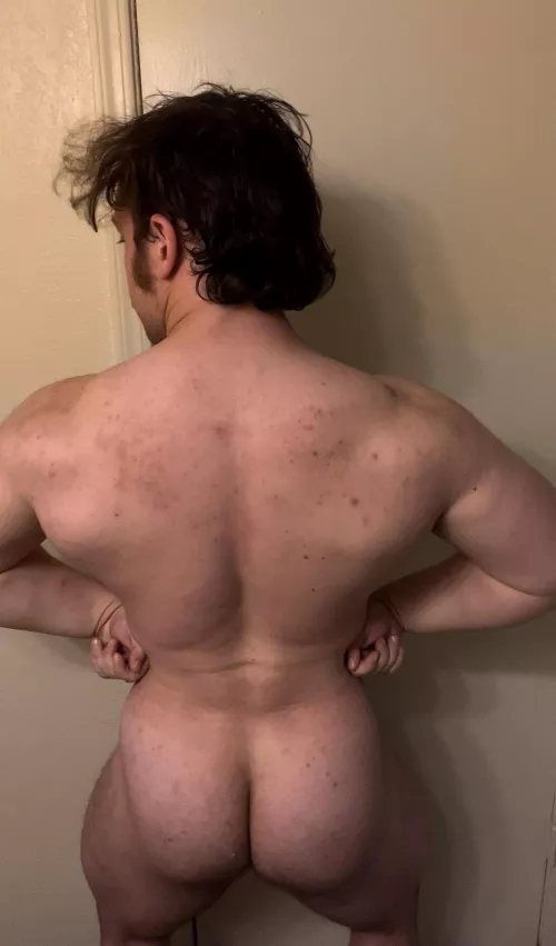 Love a good stretch after leg day 😜 by Musclestud101