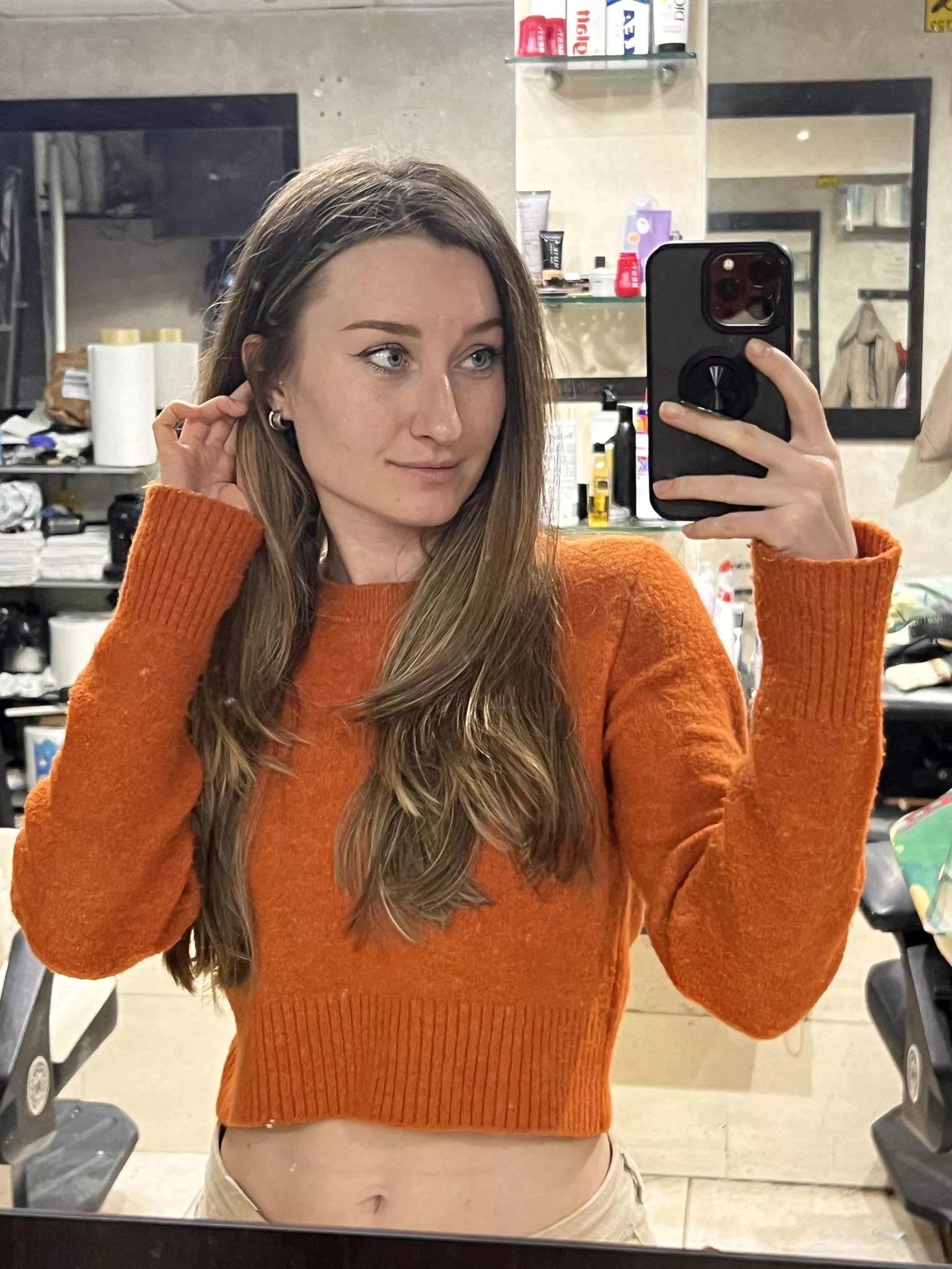 No matter where I go, I always look good in my crop top. posted by ElinaVIP