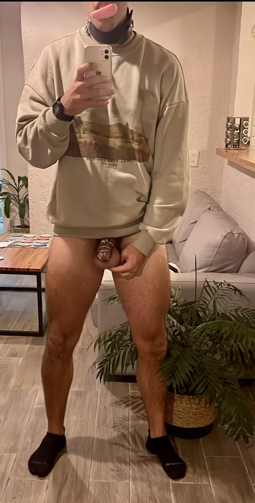 Pasando las horas en castidad y chupando un plug anal by Agus247