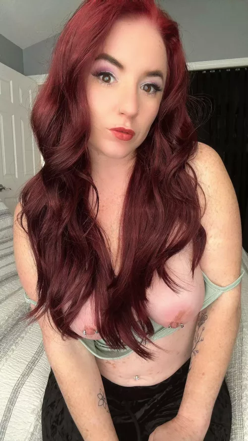 Peek a boob by bigbootyandbeast10