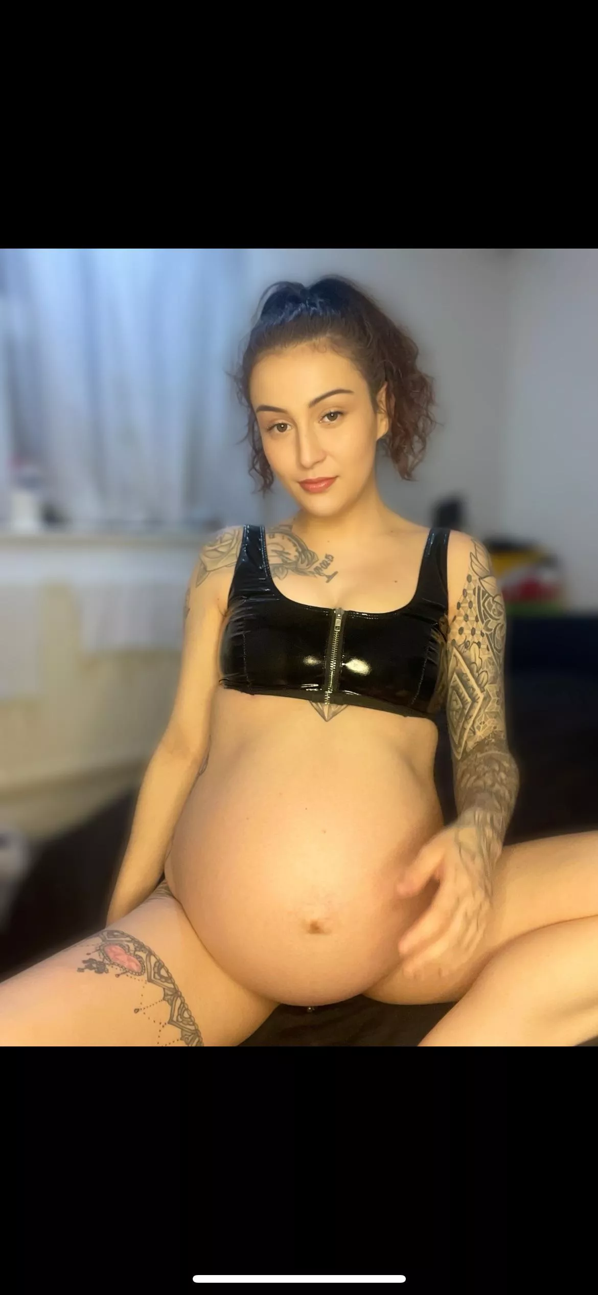 Pregnant horny British milf posted by jaceyleax
