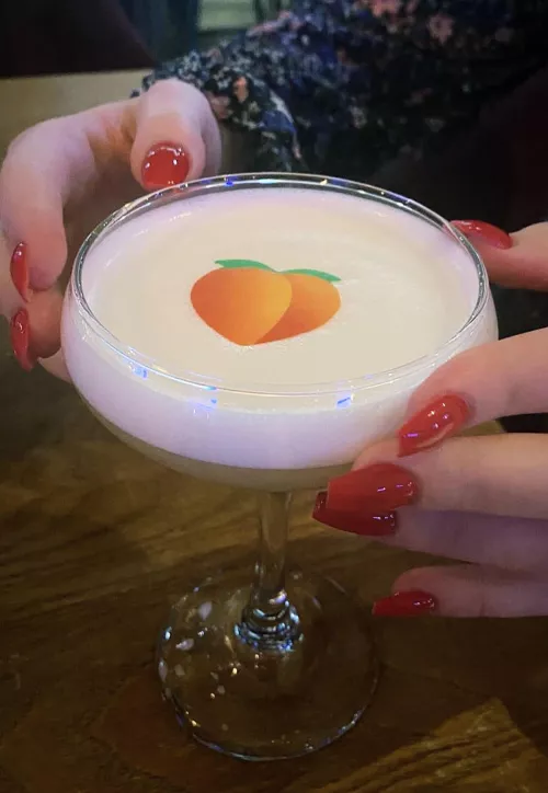 Red nails and a peach 🍑 by orvilina