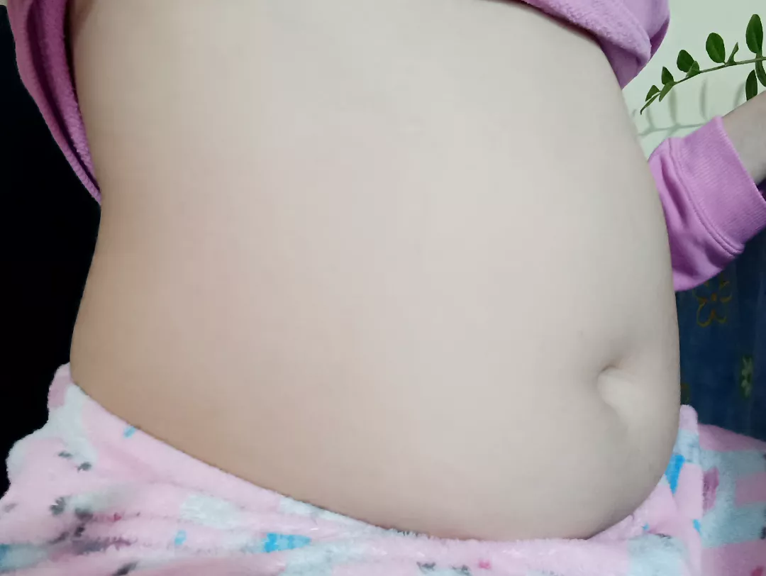 Today I want to inflate my belly until I can't take it anymore 🥵🍔 posted by ivanelysS