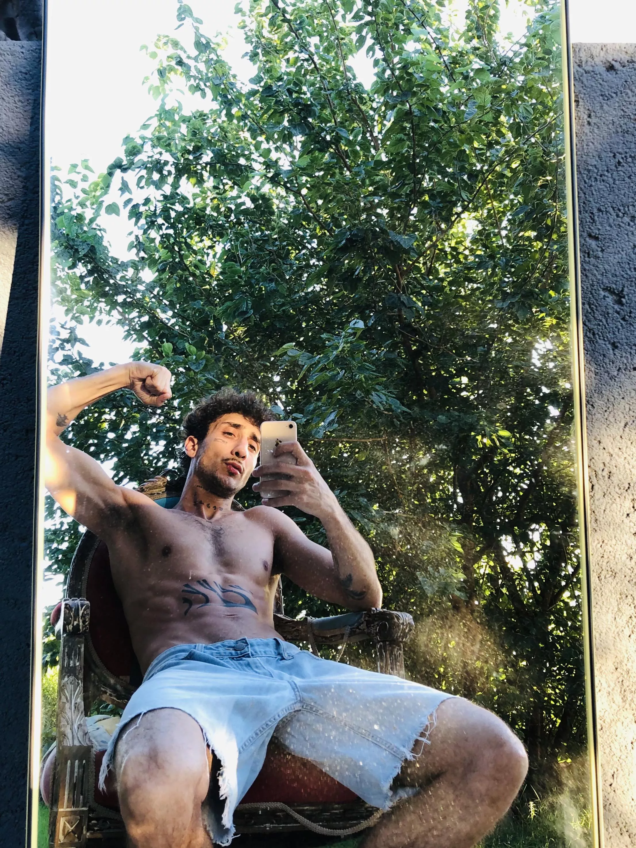 Valentine's Day has never been so fun 🌹 posted by fardamn