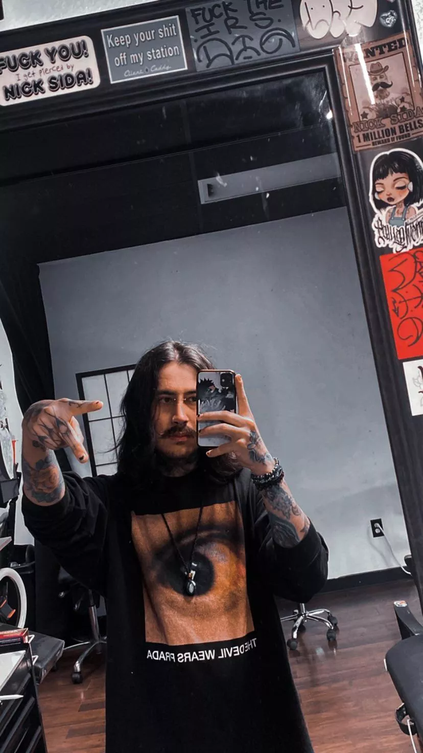 Would you consider me hot? posted by lnkedup95