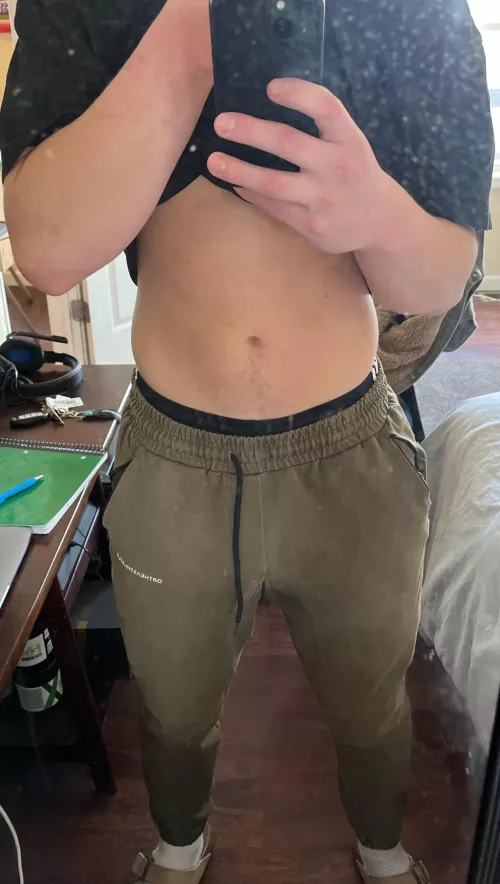 22 hung straight bro looking for bromance to snap and get horny. About to hit the gym. Dm me a pic by Hot-Serve3501