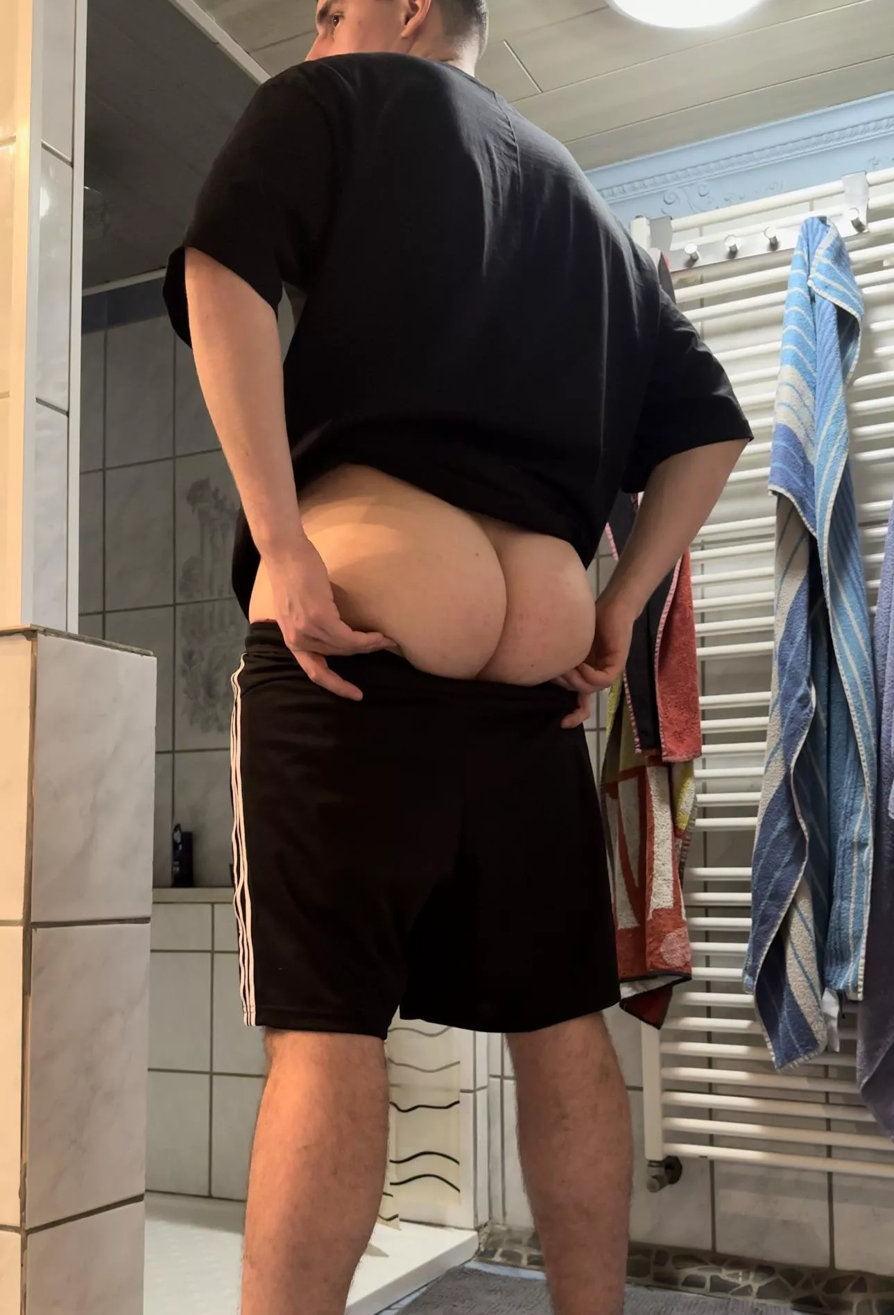 Can you help me get undressed? 👀 posted by Maik_297