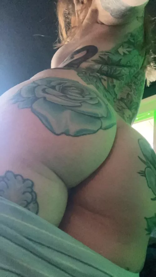 Come play trivia for newds! 🖤 DM me for snap  by nakieplantlady