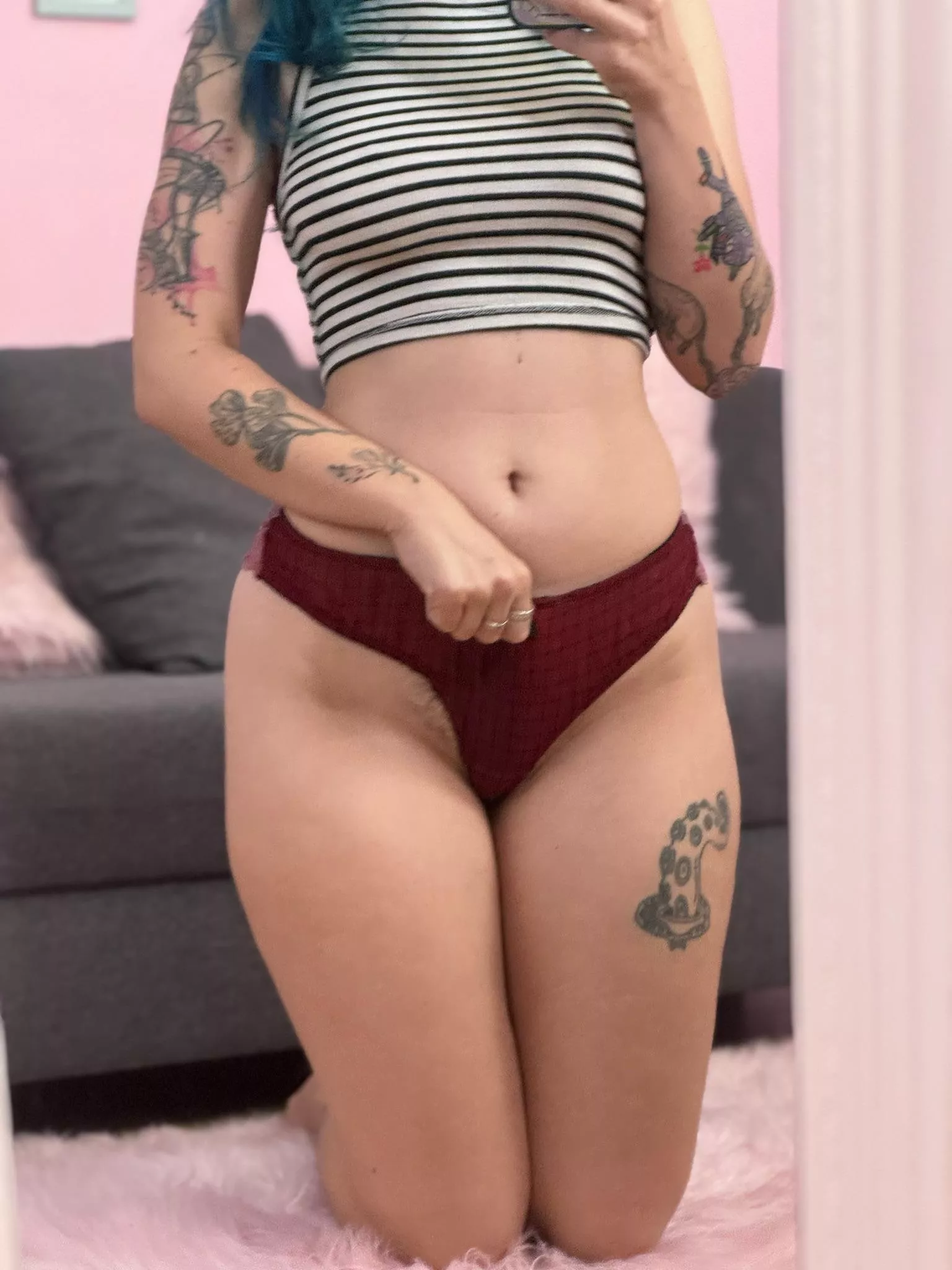 Does this tiny peak makes you want to see more?  posted by Khalamite