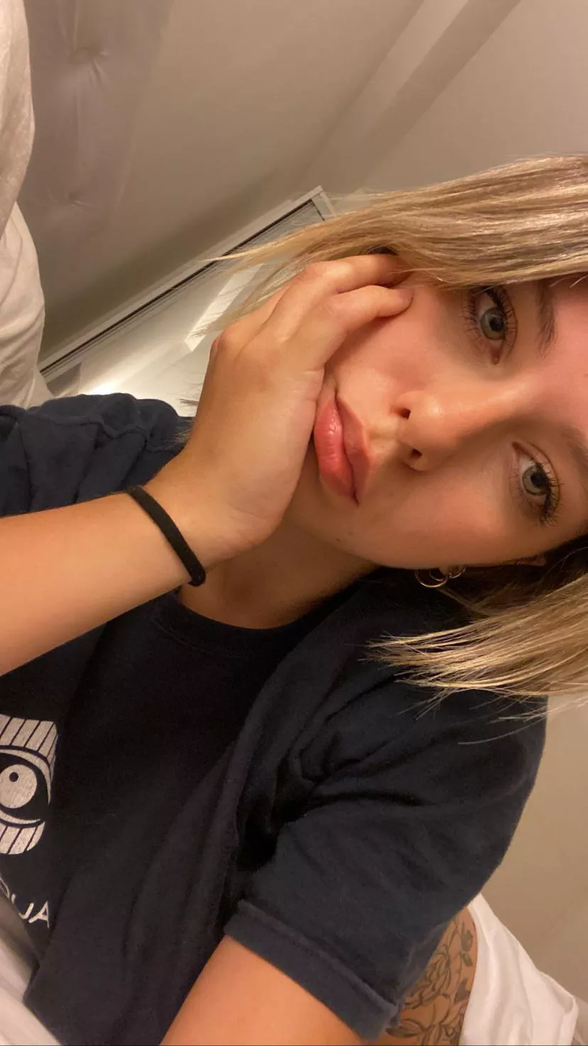 F22 Drop a reaction if you find me attractive;) posted by lasuperchava