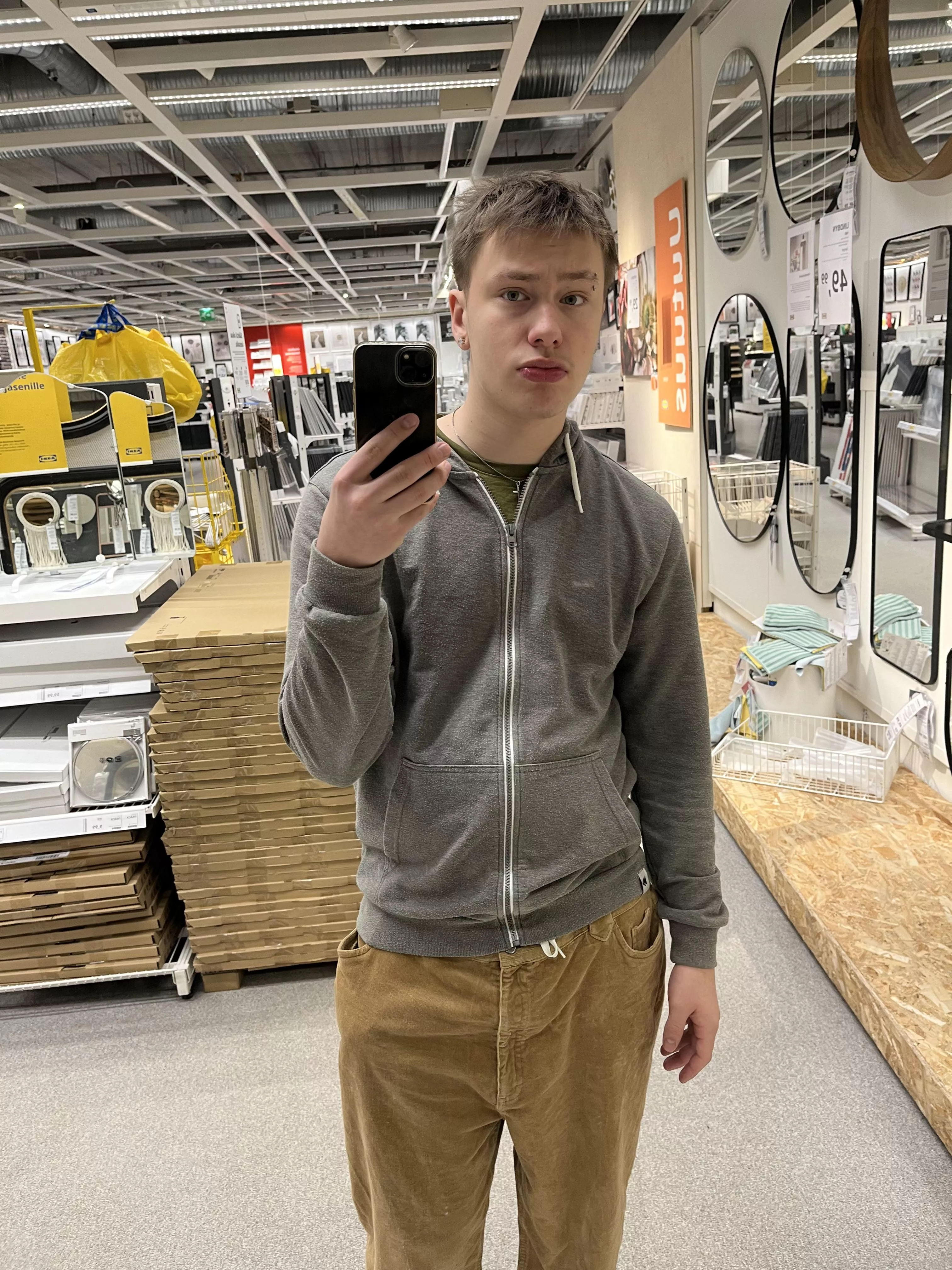 Hi guys, how is your Friday going? posted by Jessdudez