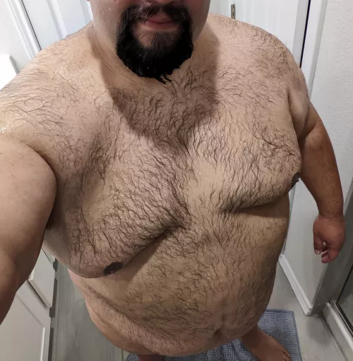 Just out the shower and ready to lay down for the night...unless you had other plans 😊 good evening ladies! by Nerdychubbyengineer