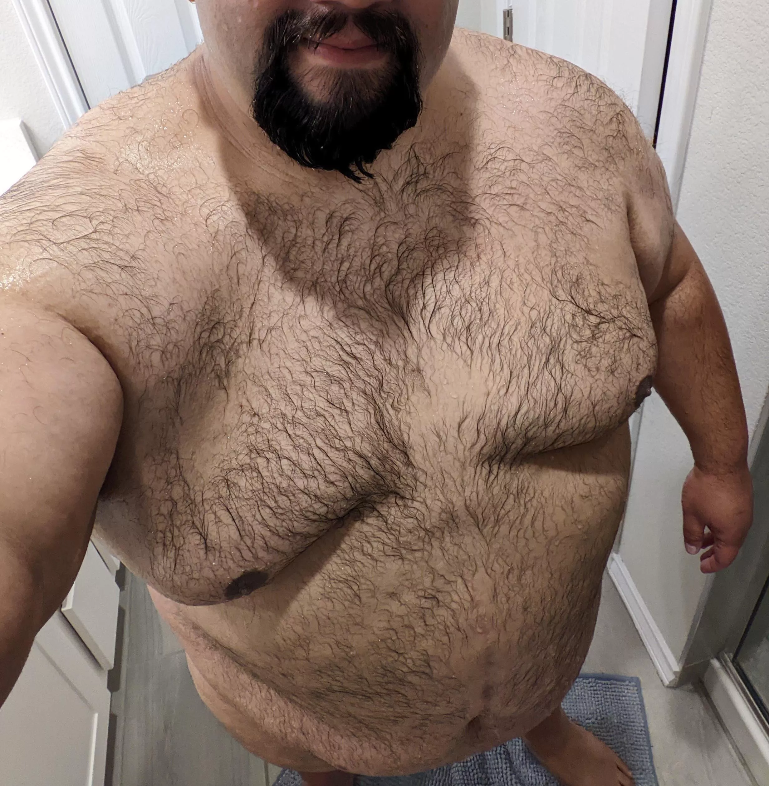 Just out the shower and ready to lay down for the night...unless you had other plans 😊 good evening ladies! posted by Nerdychubbyengineer