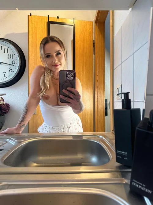 Love the thrill of showing you a glimpse of my nipple? by akaisenshii