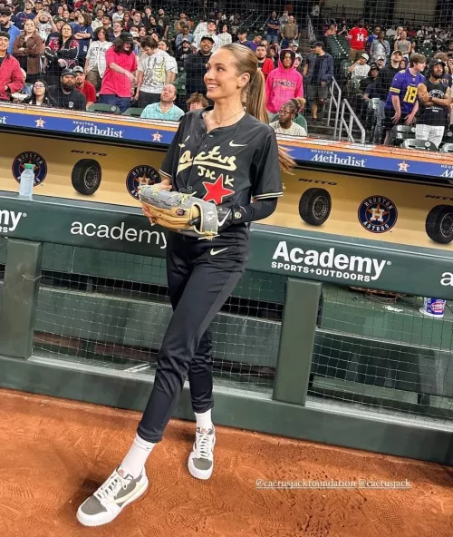 Man I love a girl in uniform 😍 by No_Personality8355