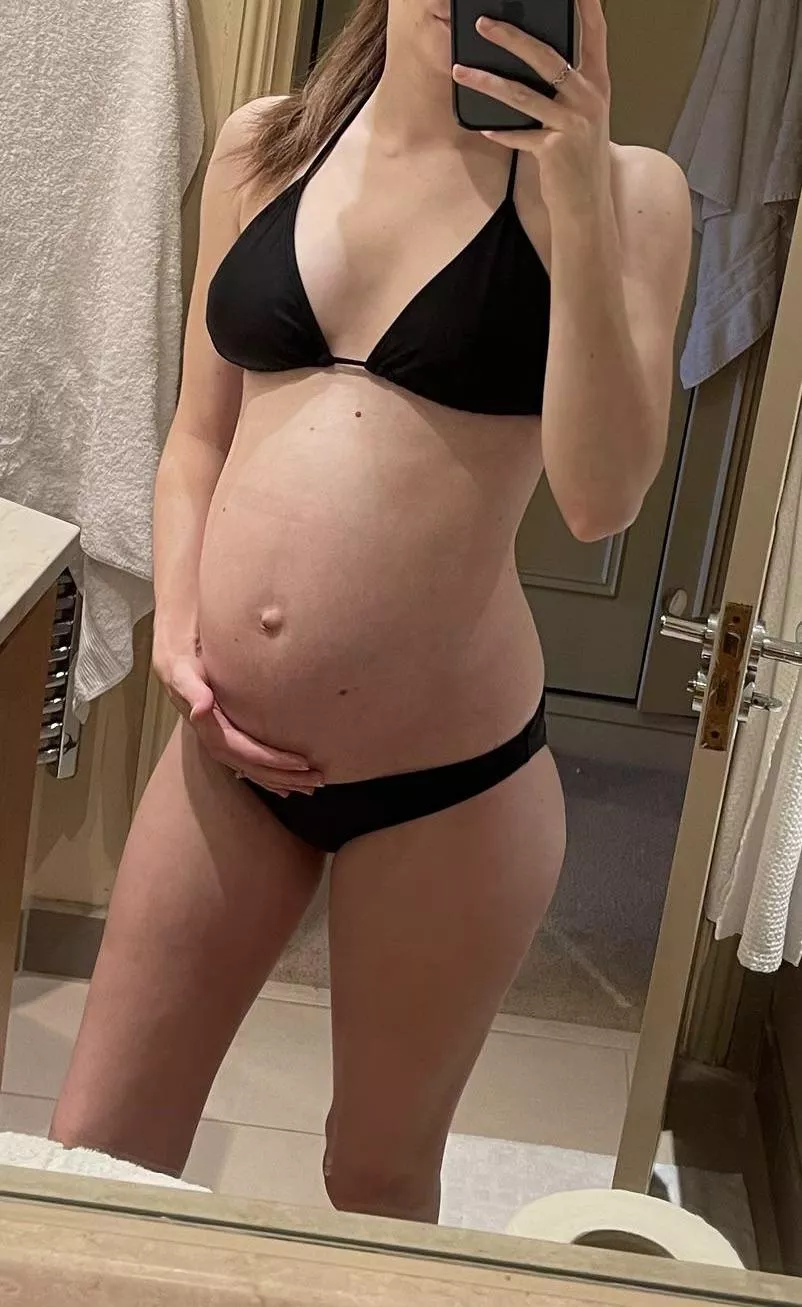 Missed my pregnant body? 😘🥰 posted by DJG2108