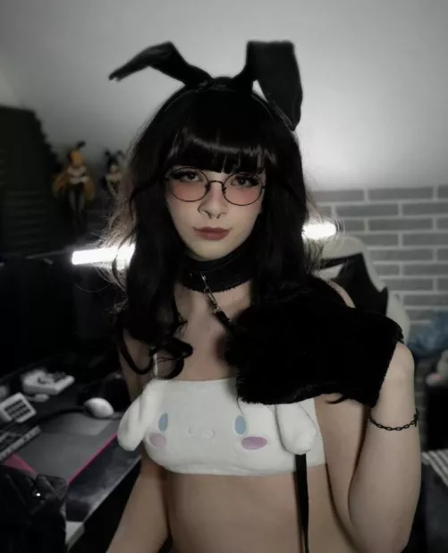 my attempt at being cute by LUCYQROW