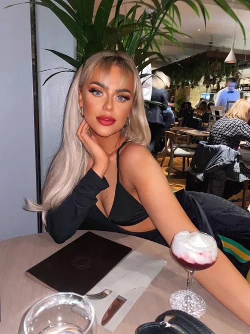 My hair is giving me the good vibes. by deepinsunshine