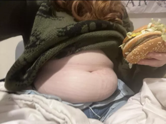 My hands should always be filled with burgers 💕 by Transformmeintoo