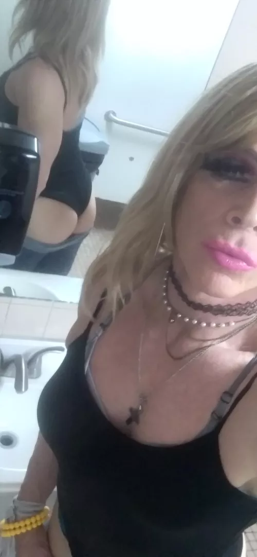 My holes need to be filled by Luv2eatcreampies69