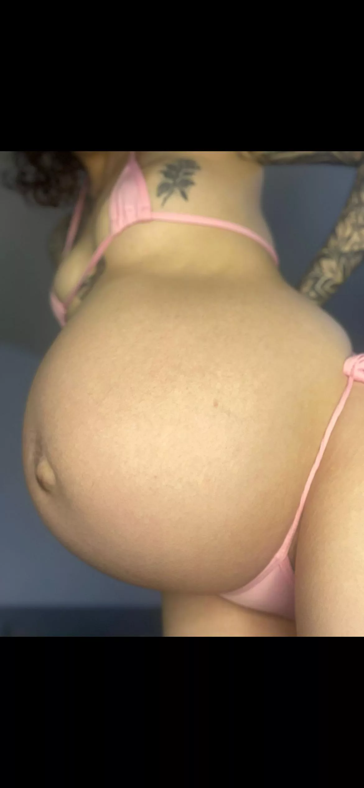 My pregnant belly is so swollen and hard. UK milf posted by jaceyleax