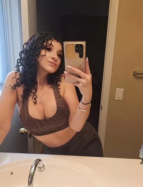 New sports bra! Ready to test it out 😜😜😜 by CurlyHairedGodess