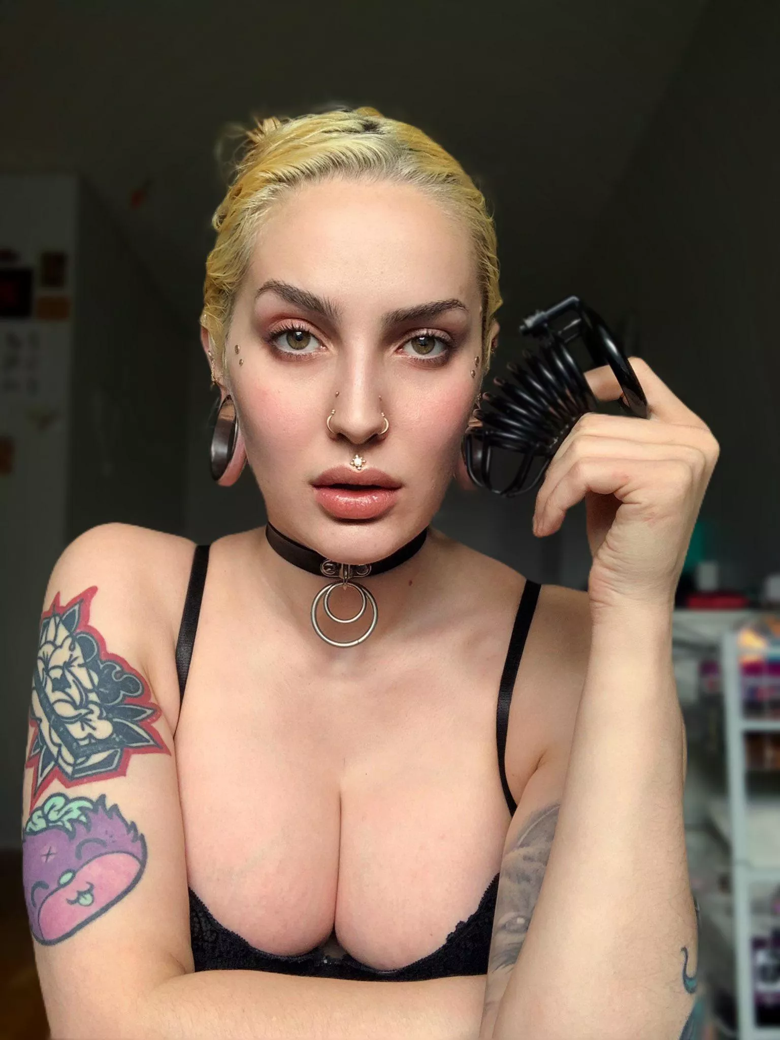 Submit and wear a cage posted by Tricky-Habit1133