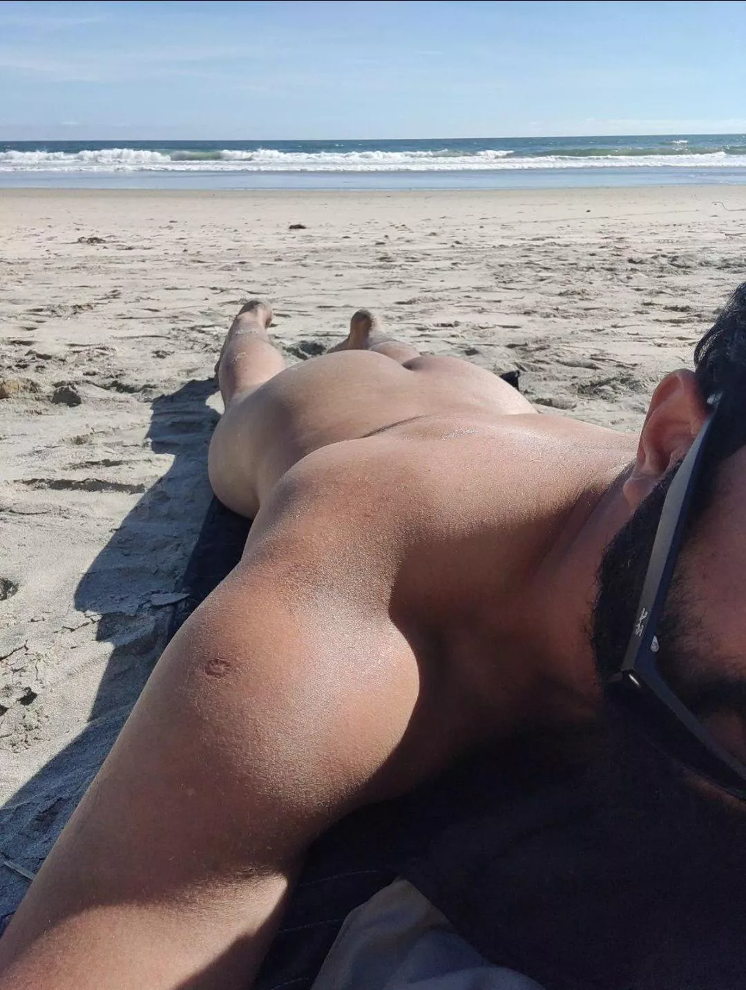 Sun's out, buns out! posted by fezz466599