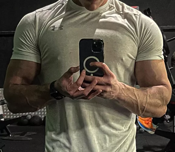 Veins popping tonight by Alrae7