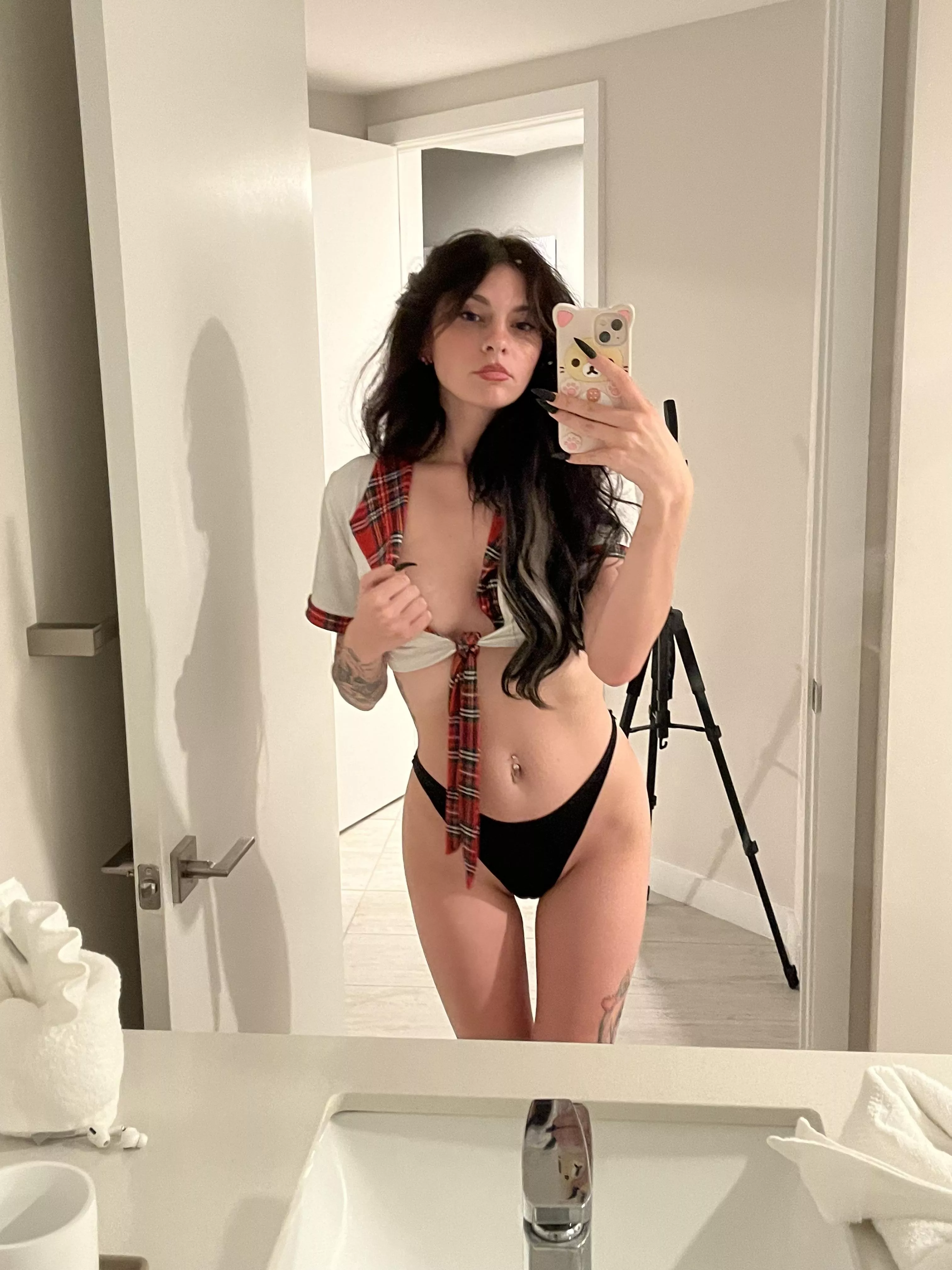 Will you help me take this crop top off posted by mindlesstights