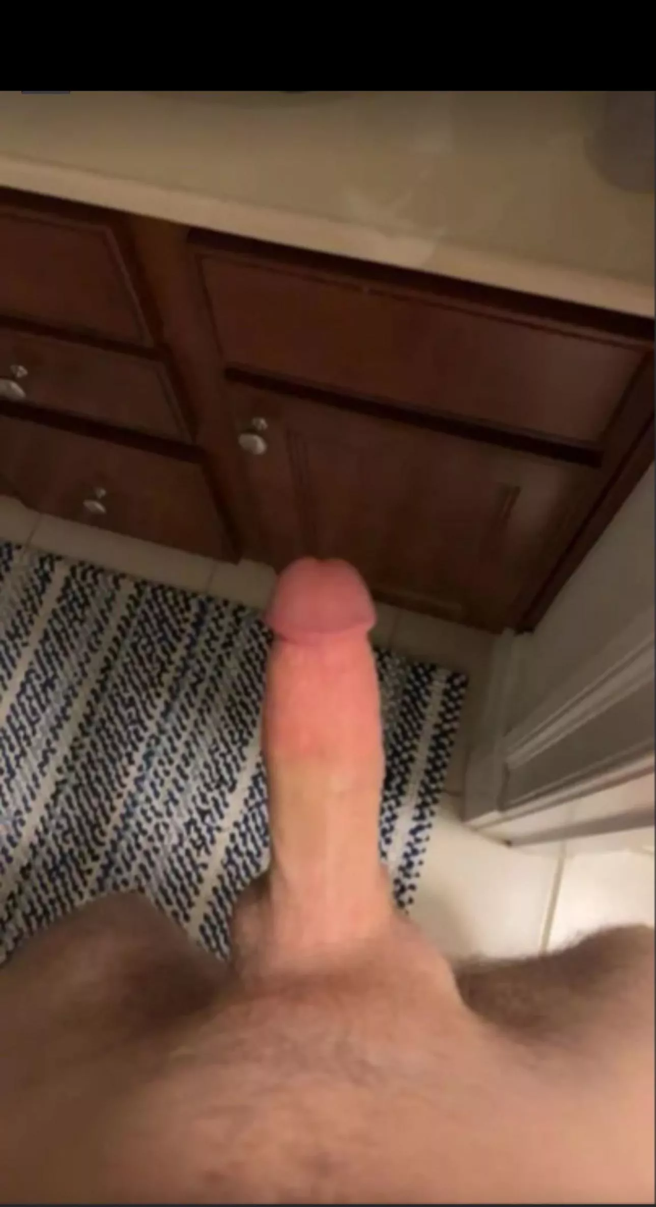 19M. Home alone allll day. DM me your snap if you wanna cum to some painties, clothes, or heels. posted by bdawg3034
