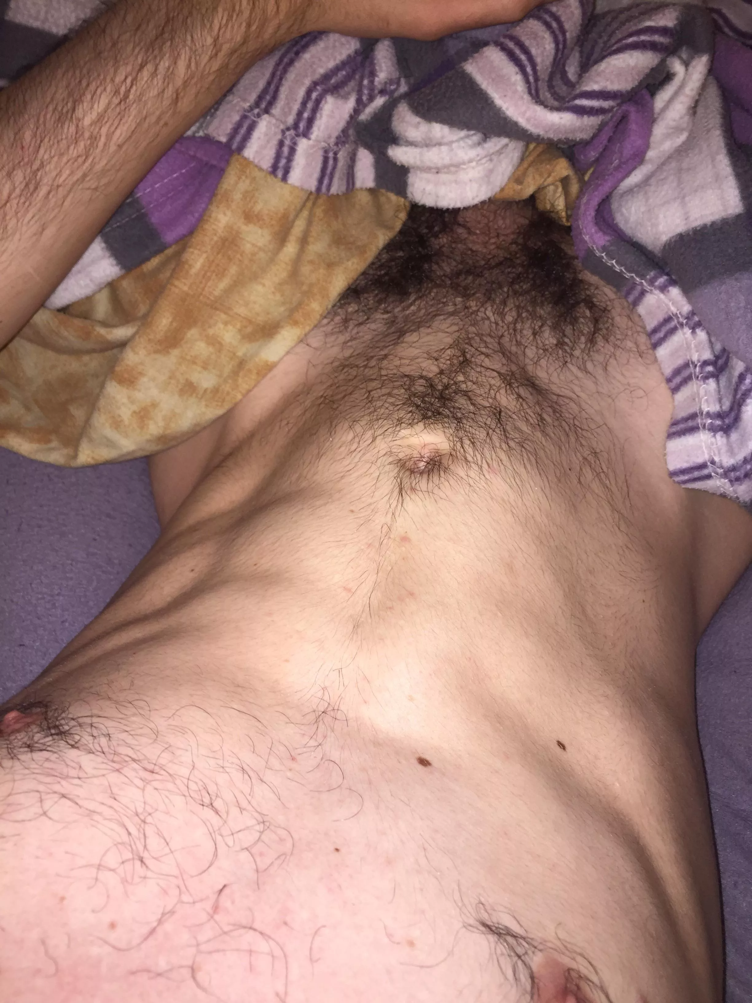 25 hung vers - looking for skinny/fit/toned/muscular guys - snap: gabemt SEND BODY PIC to be added back posted by Tnuc98