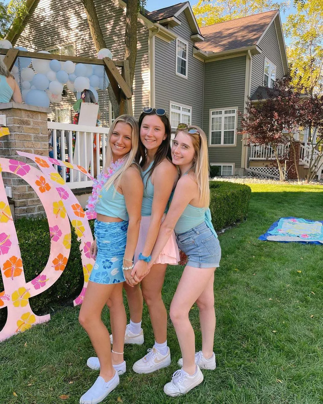 [3] Sorority Sisters posted by whitetoweltw