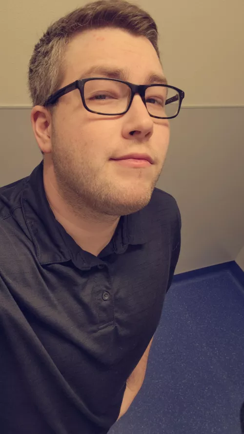 A little Friday night work selfie... If anyone wants to drop in my DMs and cure my boredom that would be great 😁 by UndercoverClues94