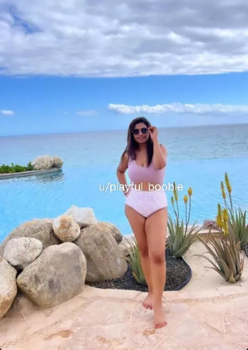 Any couple here who wana take me on a vacation (f) by Playful_Boobie