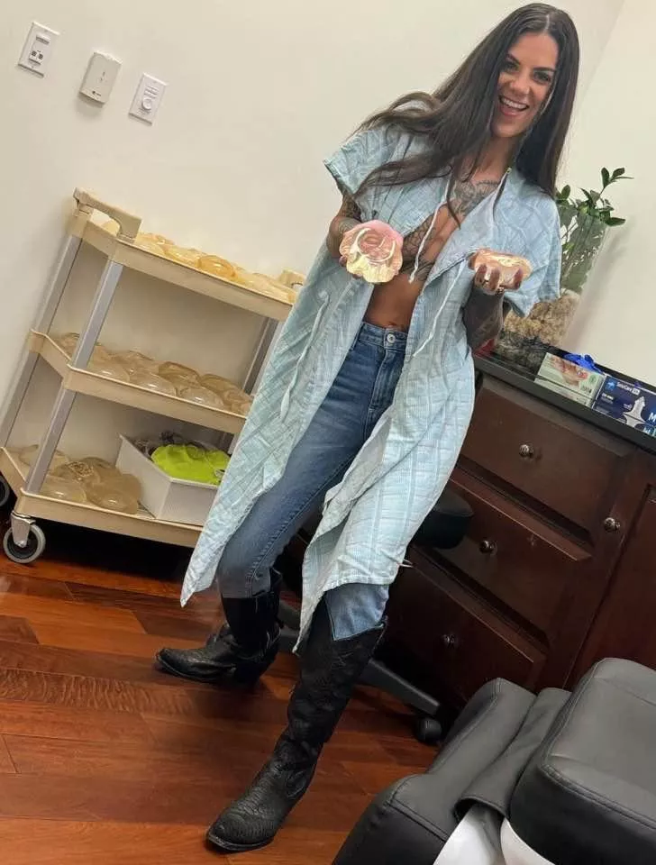 Bonnie getting new implants wonder if we’ll see them posted by siri125