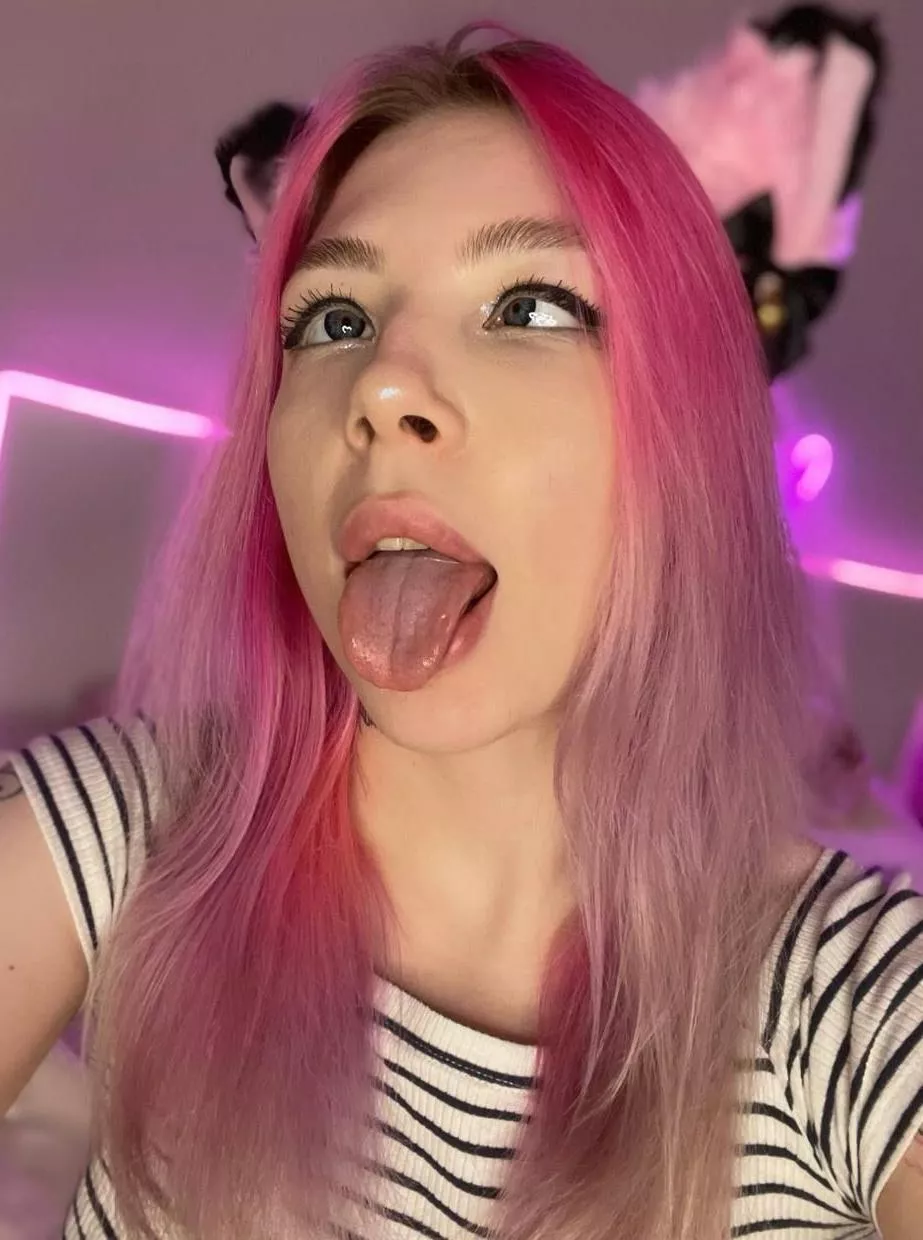 Can I be the girl you jerk off to tonight? ❤️ posted by iam_stacyquinst