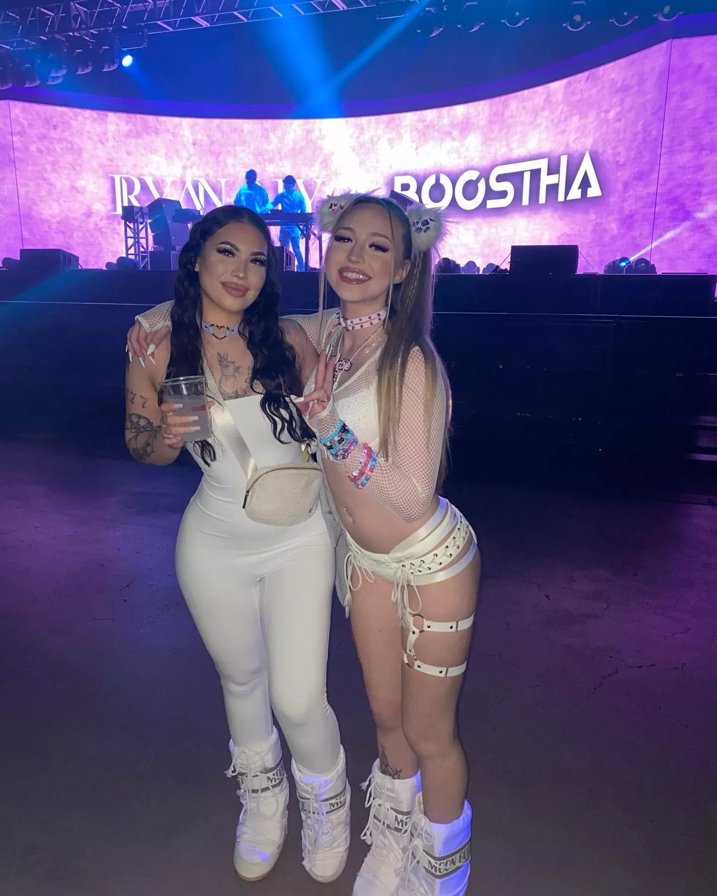  come play with us 🥺❤️ posted by Sophcutiee