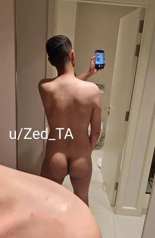Do I have a good ass?  by Zed_TA