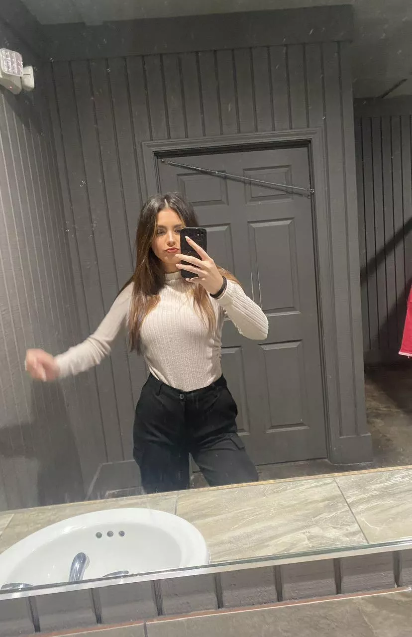 Drunk and busty posted by niminous