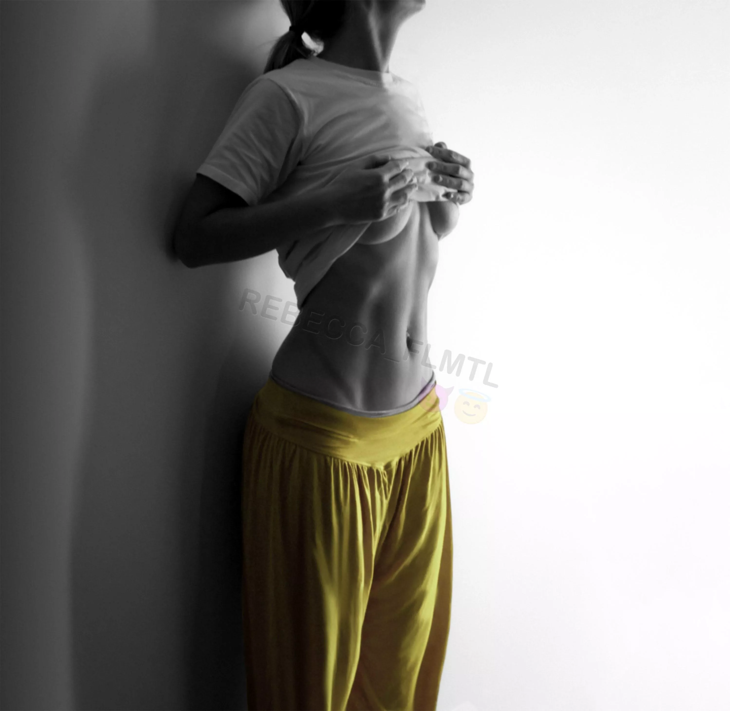 [F] Showing my abs after 3 weeks of diet posted by Rebecca_bdsm