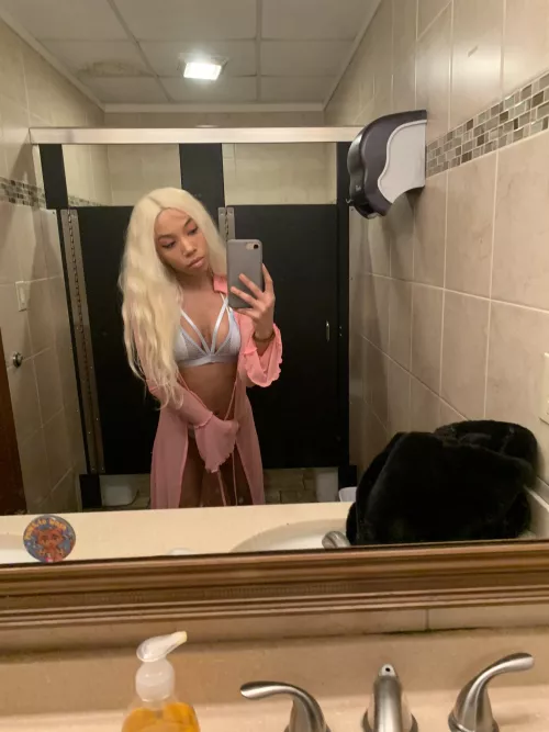 Feeling sexy by nastymarz