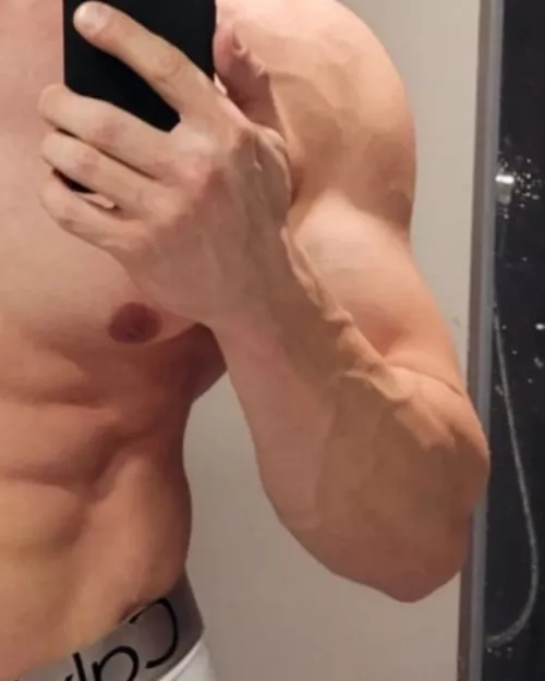 Freshly out of the shower 😌🚿 by John_fitness91